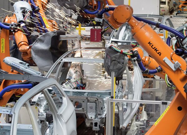 Robots weld a car body at the plant of the German car manufacturer Volkswagen Sachsen in Germany, Monday, Jan. 26, 2015 - Sputnik International