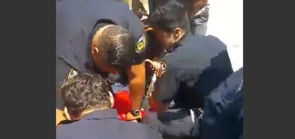 New York Police Arrest and Punch Man New York Police Arrest and Punch Man - Sputnik International