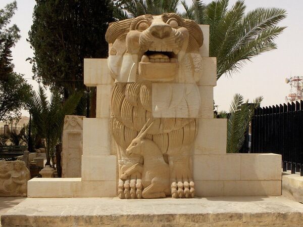 Lion in the garden of Palmyra Archeological Museum - Sputnik International