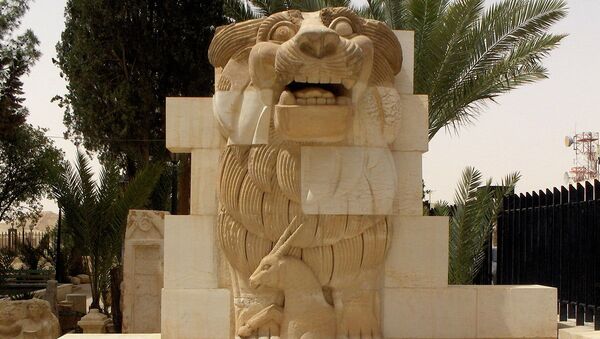 Lion in the garden of Palmyra Archeological Museum - Sputnik International