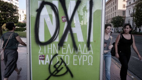 People walk past a YES poster sprayed with a graffiti reading ' NO' refering to upcoming controversial referendum in Athens on July 2, 2015 - Sputnik International