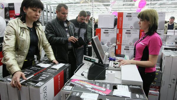 Buyers at a cashier in the consumer electronics store Media Markt in Novosibirsk - Sputnik International