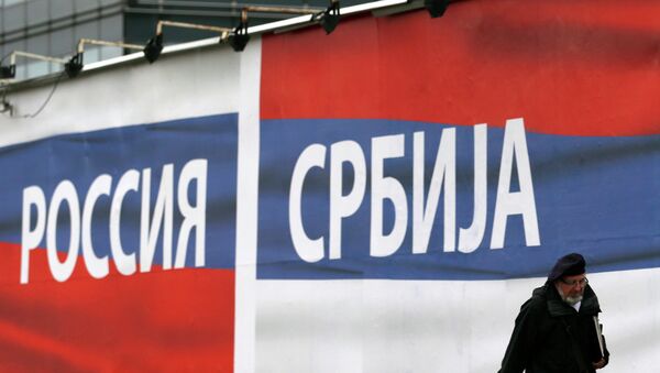 A man walks past by billboards reading Russia, left and Serbia, in Belgrade, Serbia, Friday, Oct. 17, 2014 - Sputnik International