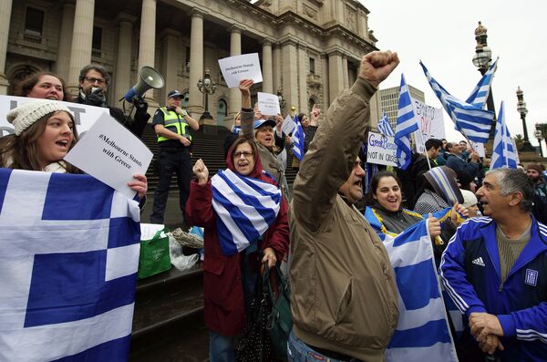 Protestors wave the Greek flag as they shout Oxi (No) during the Melbourne stands with Greece solidarity rally outside Parliament House in Melbourne on July 4, 2015 - Sputnik International