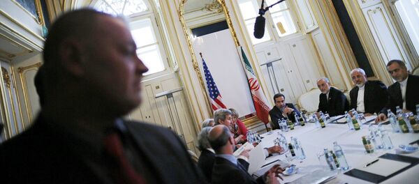 Iranian Foreign Minister Mohammad Javad Zarif (2nd R) meets with U.S. Secretary of State John Kerry at a hotel in Vienna, Austria July 3, 2015 Iranian Foreign Minister Mohammad Javad Zarif (2nd R) meets with U.S. Secretary of State John Kerry at a hotel in Vienna, Austria July 3, 2015 - Sputnik International