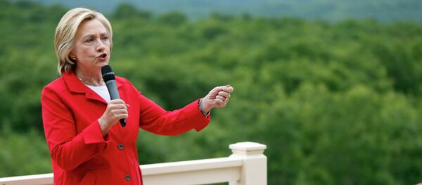 Democratic presidential candidate Hillary Rodham Clinton speaks to supporters at organizing event at a private residence, Saturday, July 4, 2015, in Glen, N.H. Democratic presidential candidate Hillary Rodham Clinton speaks to supporters at organizing event at a private residence, Saturday, July 4, 2015, in Glen, N.H. - Sputnik International