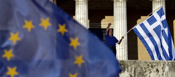 A protester shouts slogans during a pro-European demonstration in front of the Greek parliament in Athens - Sputnik International