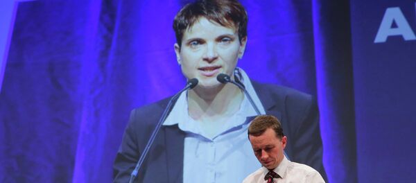 Frauke Petry appears on a large screen after being elected as leader of the eurosceptic party Alternative fuer Deutschland (AfD) while former leader Bernd Lucke wathces at the AfD's party congress in Essen, western Germany, July 4, 2015 - Sputnik International