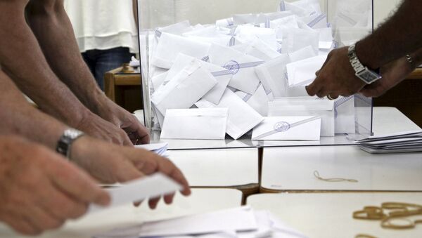 Voting officials count ballots - Sputnik International
