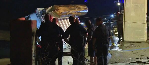 Police officers look on as an overturned pontoon boat is pulled out of the water of the Ohio River in Louisville, Ky - Sputnik International