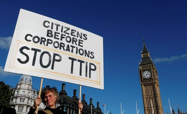A demonstrator holds a banner in Parliament Square in London, Saturday, Oct. 11, 2014. A demonstrator holds a banner in Parliament Square in London, Saturday, Oct. 11, 2014. - Sputnik International