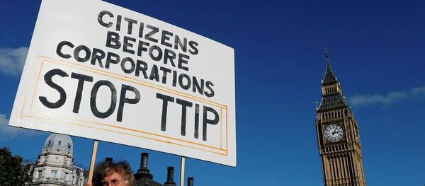 A demonstrator holds a banner in Parliament Square in London, Saturday, Oct. 11, 2014. A demonstrator holds a banner in Parliament Square in London, Saturday, Oct. 11, 2014. - Sputnik International