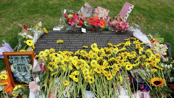 Flowers at the memorial in Hyde Park, London, to remember the victims of the London bombings - Sputnik International