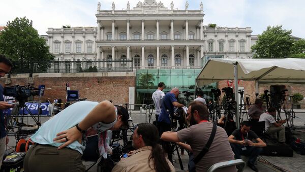 Journalists wait in front of Palais Coburg - Sputnik International