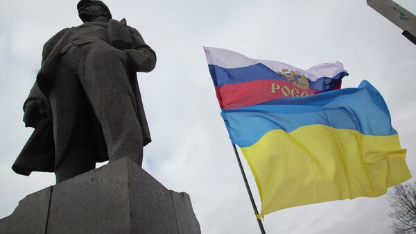 The Russian and Ukrainian flags - Sputnik International