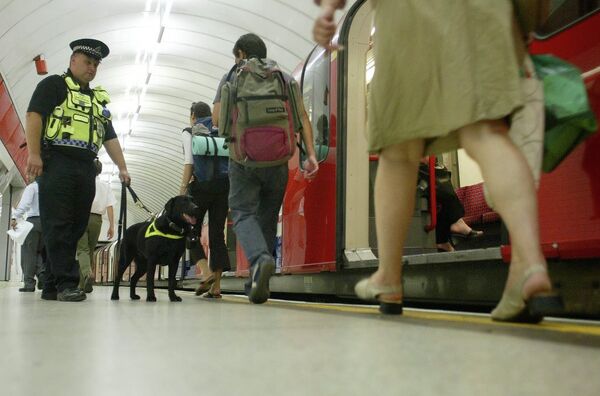 Counter Terrorism Police Dog, officer Vinni, sniffs for explosives as he patrols Liverpool Street underground platform as passengers alight from a tube train, Wednesday July 20, 2005, as security is stepped up at Liverpool Street Tube Station in London. - Sputnik International