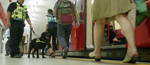 Counter Terrorism Police Dog, officer Vinni, sniffs for explosives as he patrols Liverpool Street underground platform as passengers alight from a tube train, Wednesday July 20, 2005, as security is stepped up at Liverpool Street Tube Station in London. - Sputnik International