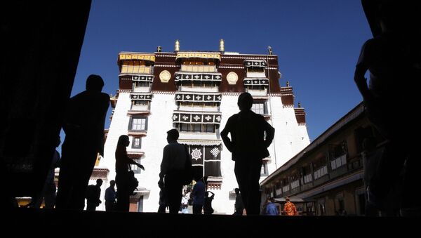 Tourists walk through the Potala Palace in Lhasa, the capital of Tibet, China, Saturday, June 20, 2009.  - Sputnik International