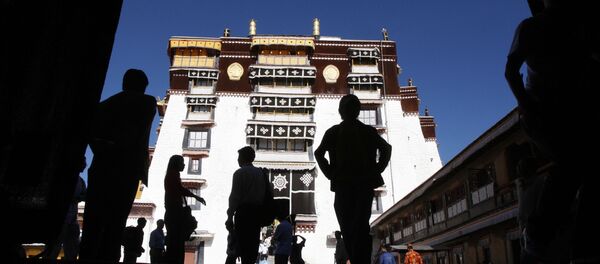 Tourists walk through the Potala Palace in Lhasa, the capital of Tibet, China, Saturday, June 20, 2009.  - Sputnik International