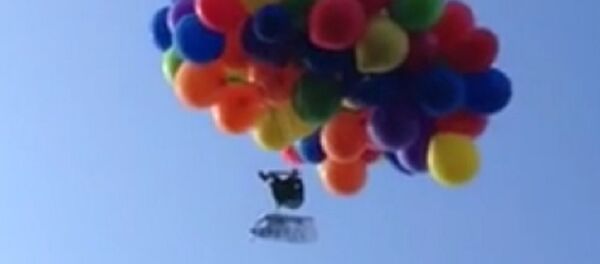 Balloon lawn chair flying over Calgary Stampede lands mischief charges for pilot Balloon lawn chair flying over Calgary Stampede lands mischief charges for pilot - Sputnik International