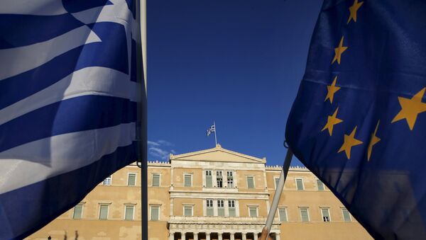 EU flag and a Greek flag - Sputnik International