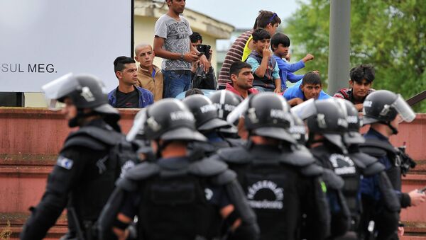 Policemen stand at the entrance of the Debrecen refugee camp in Debrecen, 230 kms from Budapest, Hungary, Monday, June 29, 2015. - Sputnik International