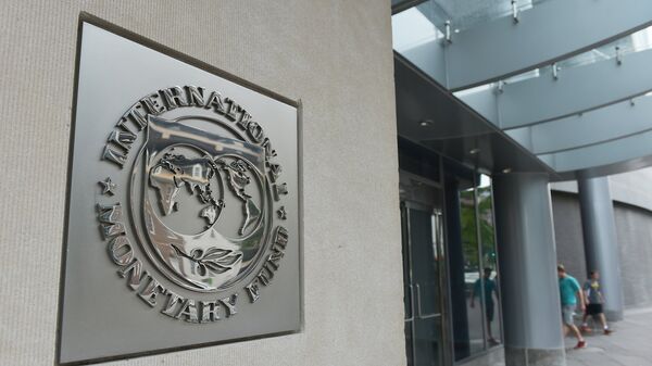 The seal of the International Monetary Fund is seen on a headquarters building in Washington - Sputnik International