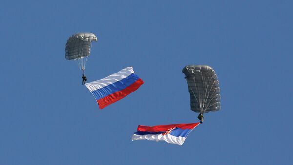 Serbian soldiers parachute from a transport helicopter with Russian, left and Serbian flags during the Russian-Serbian joint antiterrorist exercise. (File) - Sputnik International