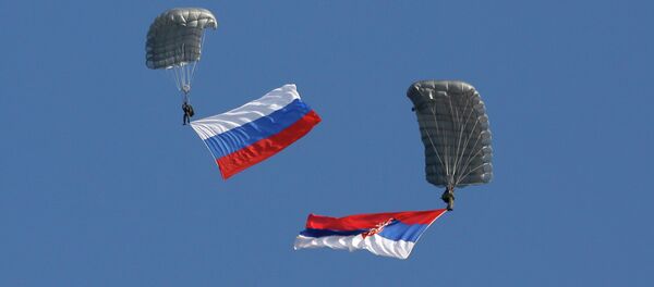 Serbian soldiers parachute from a transport helicopter with Russian, left and Serbian flags during the Russian-Serbian joint antiterrorist exercise. (File) Serbian soldiers parachute from a transport helicopter with Russian, left and Serbian flags during the Russian-Serbian joint antiterrorist exercise. (File) - Sputnik International