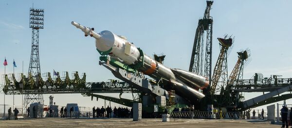 Installation of the rocket of space appointment (RSA) Soyuz-FG with the transport piloted ship Soyuz TMA-16M on a starting complex of the Baikonur spaceport - Sputnik International
