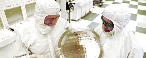 An alliance led by IBM Research has produced the semiconductor industry's first 7nm (nanometer) node test chips with functional transistors - Sputnik International