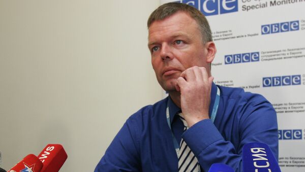 Deputy Chief Monitor of OSCE Special Monitoring Mission to Ukraine Alexander Hug speaks with journalists - Sputnik International