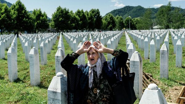 An elderly Bosnian woman reacts at the grave of her relative at the Potocari Memorial Center near the eastern Bosnian town of Srebrenica on July 10, 2015 - Sputnik International