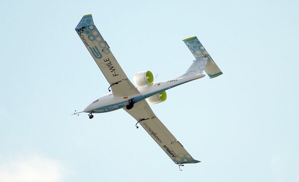 An Airbus Group E-Fan electric aircraft flies during the ILA Berlin Air Show in Berlin, Germany, May 20, 2014. - Sputnik International