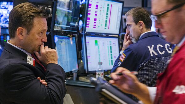A New York Stock Exchange official monitors the action on the floor of the exchange shortly after the opening bell in New York, July 9, 2015 - Sputnik International