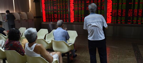 Investors look at a board showing stock market movements at a securities company in Beijing on July 10, 2015 - Sputnik International