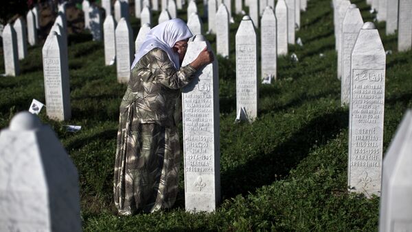 A woman weeps as she visits the grave of a family member at the Potocari memorial complex near Srebrenica, 150 kilometers (94 miles) northeast of Sarajevo, Bosnia and Herzegovina, Saturday, July 11, 2015 - Sputnik International