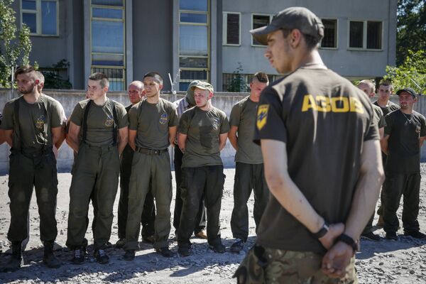 New volunteers for the Ukrainian interior ministry's Azov battalion line up after taking part in an exam before heading to the frontlines in eastern Ukraine, at the battalion's training centre in Kiev, Ukraine, June 13, 2015 New volunteers for the Ukrainian interior ministry's Azov battalion line up after taking part in an exam before heading to the frontlines in eastern Ukraine, at the battalion's training centre in Kiev, Ukraine, June 13, 2015 - Sputnik International