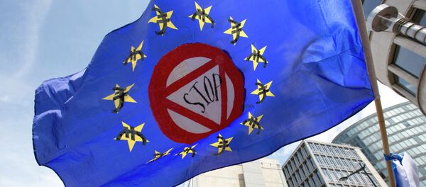 A flag which says stop and has euro money signs in the EU stars flaps in the wind during a protest march in solidarity with Greece in the center of Brussels on Sunday, June 21, 2015 - Sputnik International