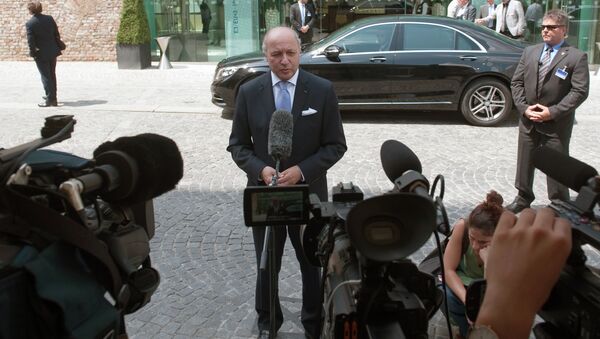 French Foreign Minister Laurent Fabius speaks to journalists in front of the Palais Coburg Hotel, where the Iran nuclear talks meetings are being held, in Vienna, Austria on July 12, 2015 - Sputnik International