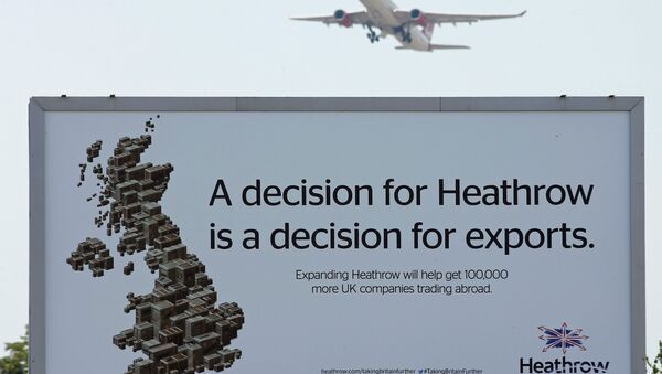 An aircraft takes off from Heathrow airport - Sputnik International