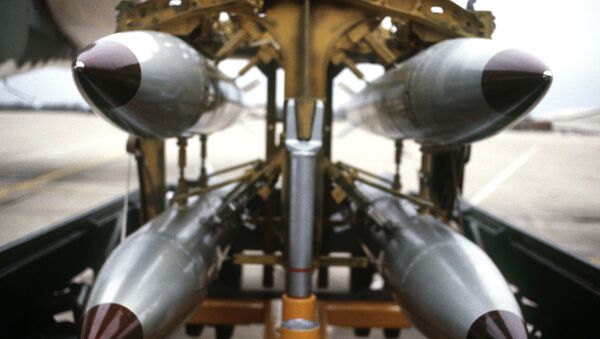 B61s on a bomb rack - Sputnik International