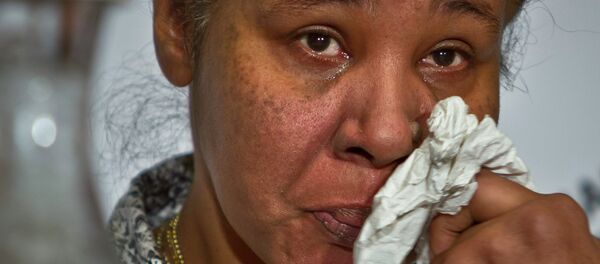 Esaw Snipes, the wife of police victim Eric Garner, wipes away tears as she speaks during a panel on police brutality at the 16th National Action Network’s annual national convention opening, Wednesday, April 8, 2015, in New York. - Sputnik International