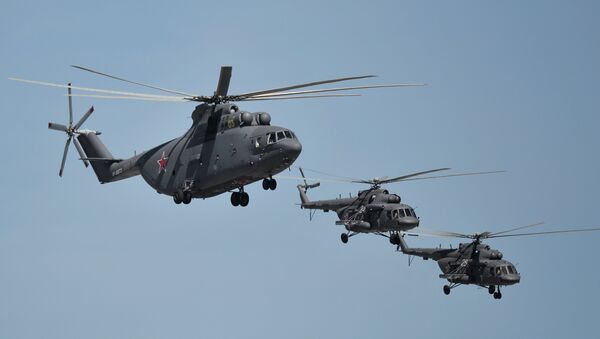 A Mil Mi-26 Halo and Mil Mi-8 Hip helicopters - Sputnik International