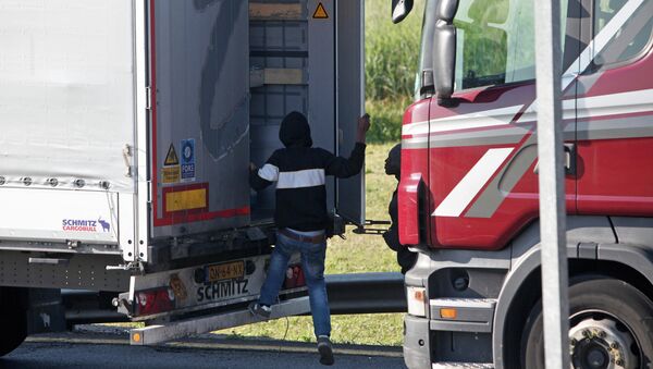 A migrant goes inside a lorry to attempt to cross the English Channel, in Calais, northern France, Wednesday, June 24, 2015. - Sputnik International