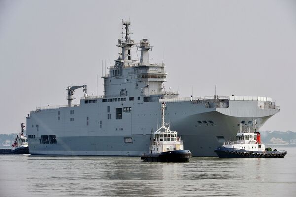 The Sevastopol mistral warship is on its way for its first sea trials, on March 16, 2015 off Saint-Nazaire. - Sputnik International