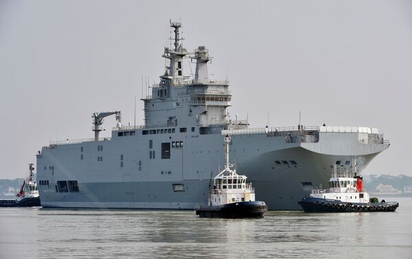 The Sevastopol mistral warship is on its way for its first sea trials, on March 16, 2015 off Saint-Nazaire. - Sputnik International