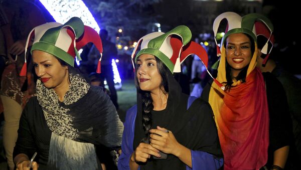 Dancing in the Street: Iranians Celebrate Nuclear Deal - Sputnik International