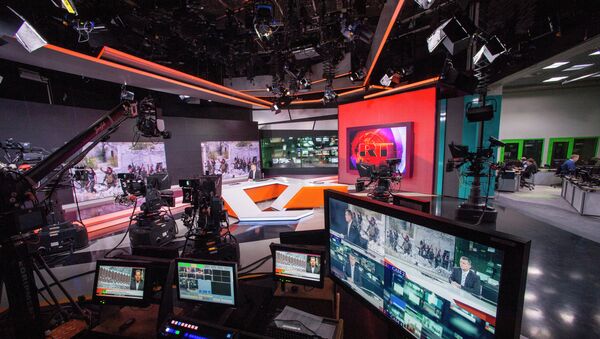 Russia Today newsroom during a live program in English - Sputnik International