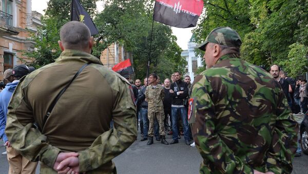 Ukrainian President Petro Poroshenko should be worried, as things are getting hot on the streets of Kiev amid the standoff between the Ukrainian government and the Neo-Nazi radical group Right Sector. - Sputnik International